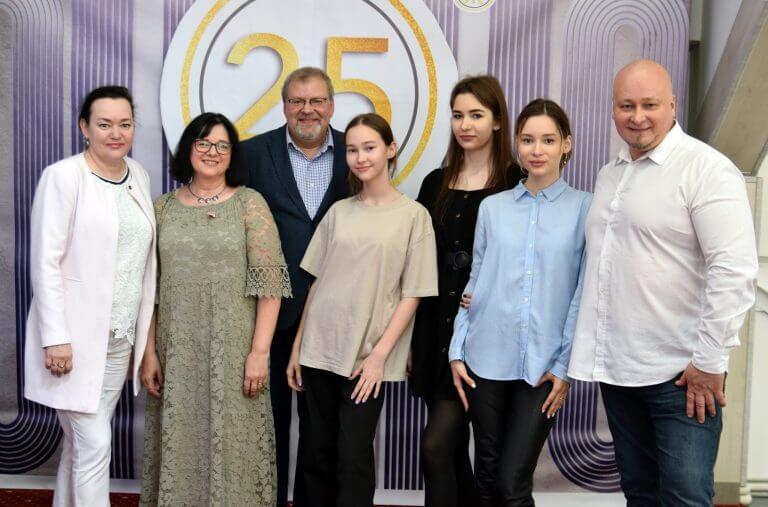 Дмитрий Поляков поздравил церковь Живая вера с юбилеем