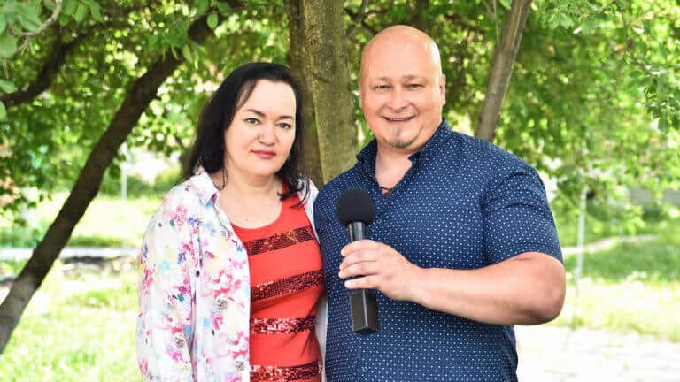 Олег и Наталья Серовы поздравили верующих с праздником Троицы
