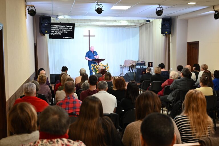 Епископ Олег Серов посетил пресвитерианскую церковь в Тольятти