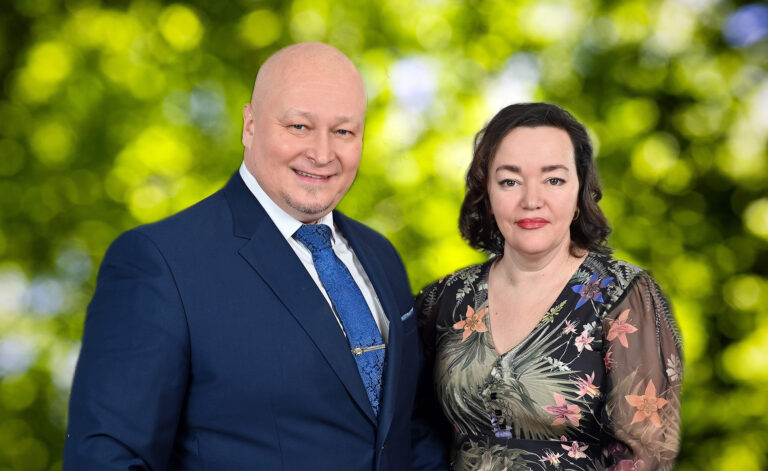 Олег и Наталья Серовы поздравили всех с праздником Пасхи Христовой